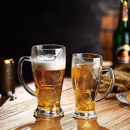 Copo de vidro de cerveja de futebol transparente criativo de alta qualidade para bebida de suco de personalidade de bar